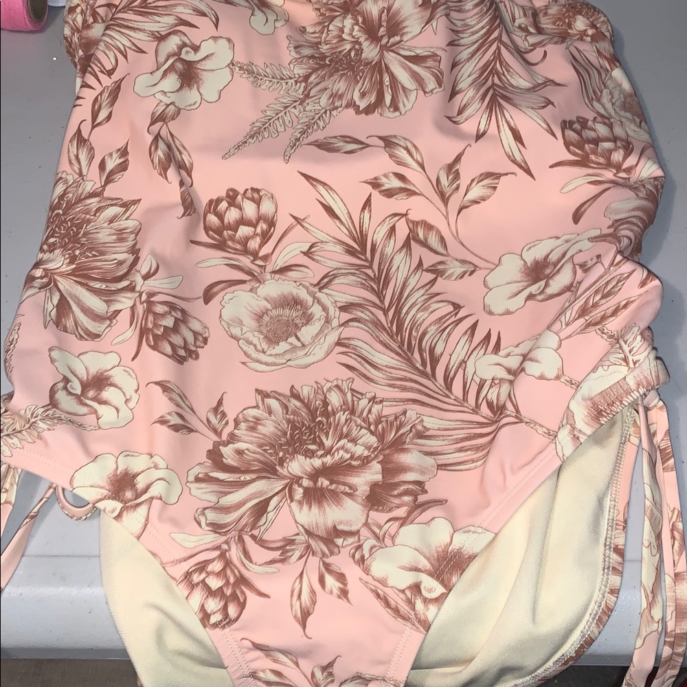⭐️ NEW-Floral One Piece Swimsuit - Peach and Cream
With built in bra - Picture 11 of 12